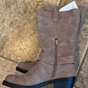 Stylish Tan Women's Boots